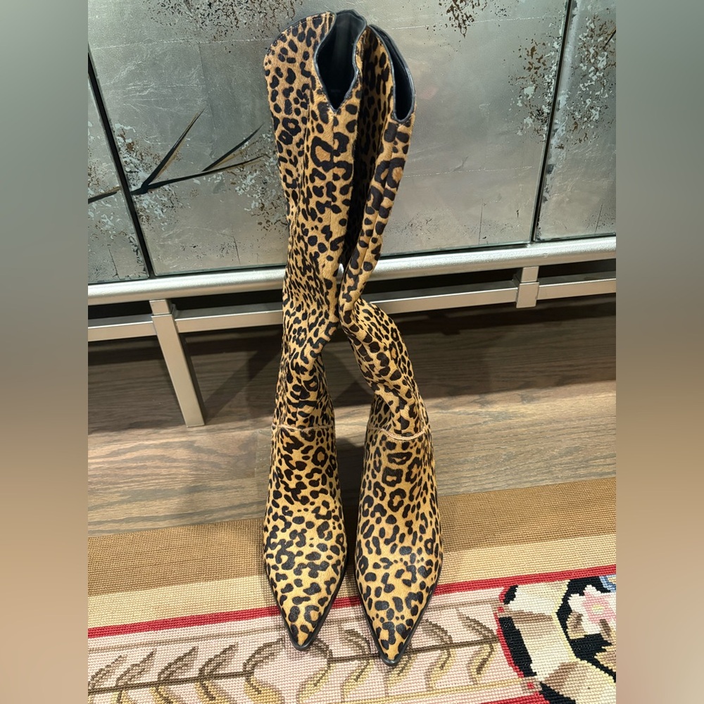 Steve Madden size 8 1/2 Leopard Print Knee-High kitten heel Boots. Brand NWT